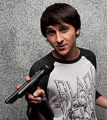 How tall is Mitchel Musso?